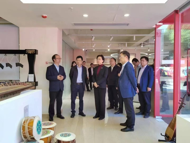 时任江苏省政府副省长徐缨在南艺调研指导，校党委书记俞锋、校长张凌浩陪同.png